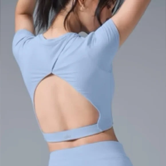 Alo Yoga - Alosoft Cropped Backspin Short Sleeve, White, Small - Picture 5 of 5